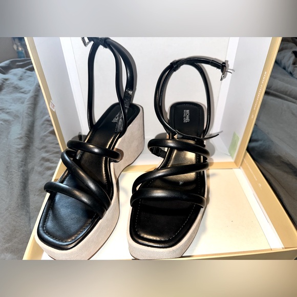 Michael Kors Hazel Wedge - Picture 1 of 11
